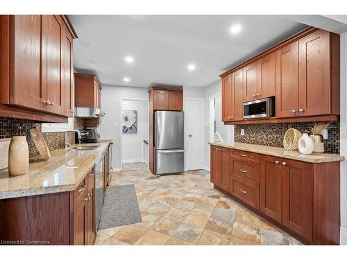 533 Galway Drive, Burlington, ON - Indoor Photo Showing Kitchen