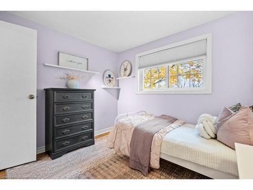 533 Galway Drive, Burlington, ON - Indoor Photo Showing Bedroom