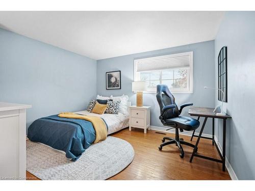 533 Galway Drive, Burlington, ON - Indoor Photo Showing Bedroom