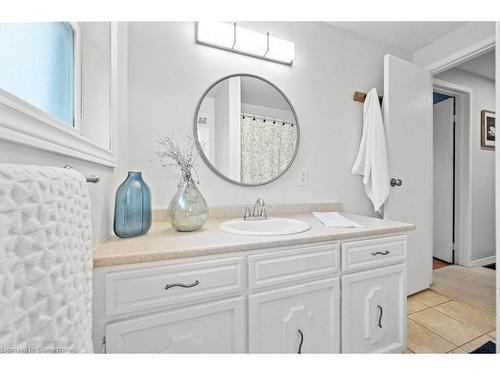 533 Galway Drive, Burlington, ON - Indoor Photo Showing Bathroom