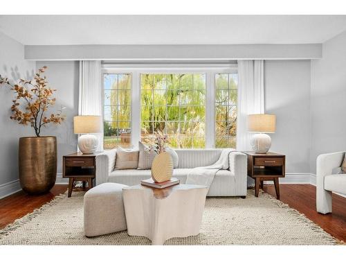 533 Galway Drive, Burlington, ON - Indoor Photo Showing Living Room