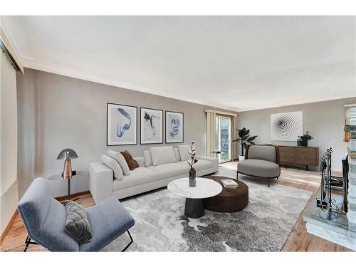 113 Green Road, Hamilton, ON - Indoor Photo Showing Living Room