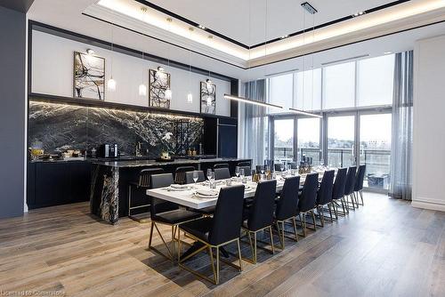 806-2333 Taunton Road, Oakville, ON - Indoor Photo Showing Dining Room