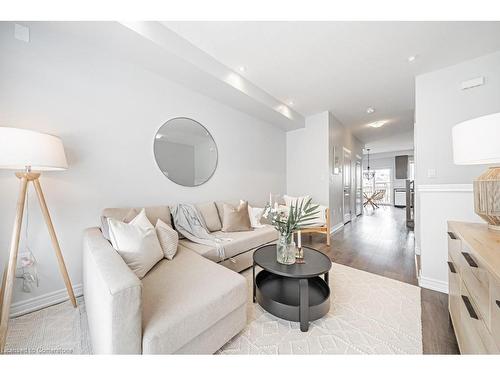 62-5000 Connor Drive, Beamsville, ON - Indoor Photo Showing Living Room