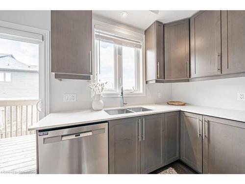 62-5000 Connor Drive, Beamsville, ON - Indoor Photo Showing Kitchen With Double Sink