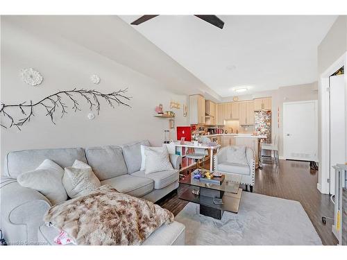 408-2093 Fairview Street, Burlington, ON - Indoor Photo Showing Living Room