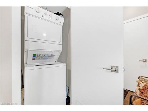 408-2093 Fairview Street, Burlington, ON - Indoor Photo Showing Laundry Room