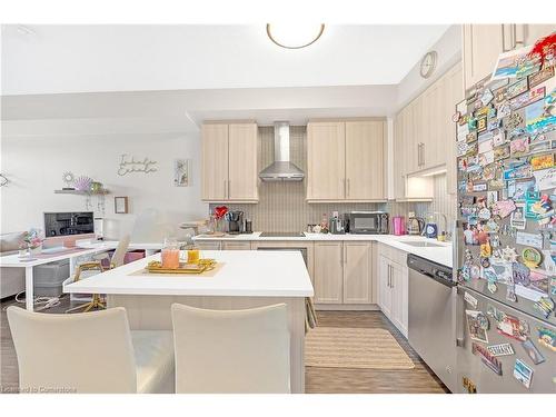 408-2093 Fairview Street, Burlington, ON - Indoor Photo Showing Kitchen With Upgraded Kitchen