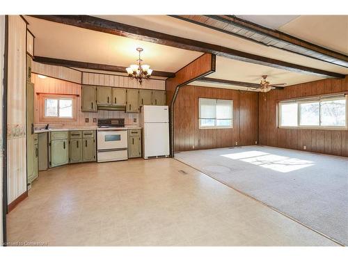 4589 Deborah Lane, Beamsville, ON - Indoor Photo Showing Kitchen