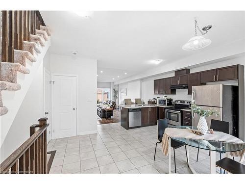 49 Crossings Way, Hannon, ON - Indoor Photo Showing Kitchen