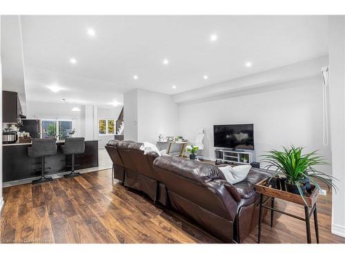 49 Crossings Way, Hannon, ON - Indoor Photo Showing Living Room