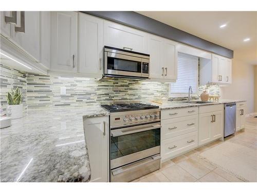 129 Dorchester Drive, Grimsby, ON - Indoor Photo Showing Kitchen With Upgraded Kitchen