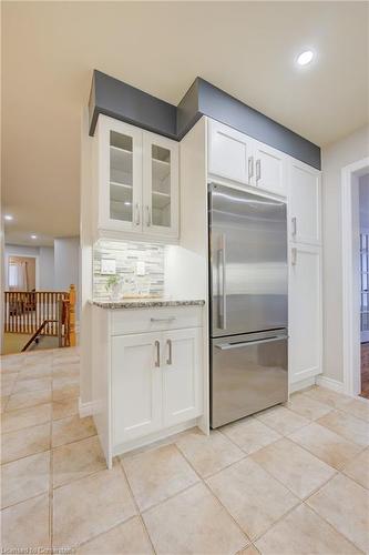 129 Dorchester Drive, Grimsby, ON - Indoor Photo Showing Kitchen