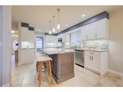 129 Dorchester Drive, Grimsby, ON - Indoor Photo Showing Kitchen With Upgraded Kitchen