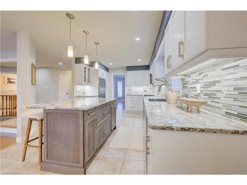 129 Dorchester Drive, Grimsby, ON - Indoor Photo Showing Kitchen With Upgraded Kitchen