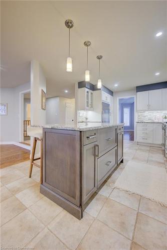 129 Dorchester Drive, Grimsby, ON - Indoor Photo Showing Kitchen