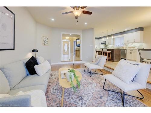 129 Dorchester Drive, Grimsby, ON - Indoor Photo Showing Living Room