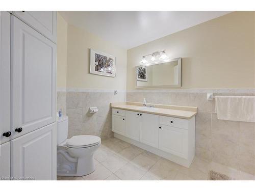 129 Dorchester Drive, Grimsby, ON - Indoor Photo Showing Bathroom