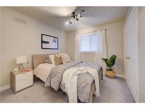 129 Dorchester Drive, Grimsby, ON - Indoor Photo Showing Bedroom