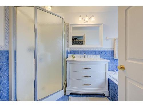 129 Dorchester Drive, Grimsby, ON - Indoor Photo Showing Bathroom