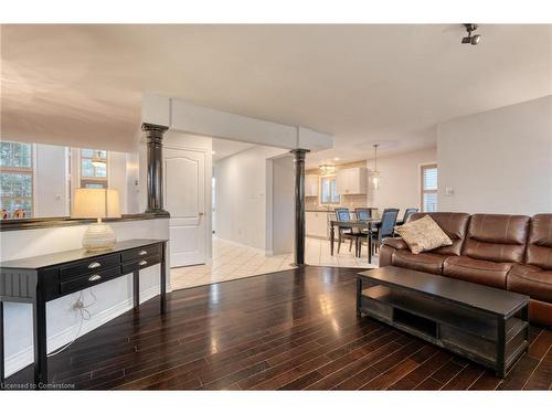 146 Kitty Murray Lane, Ancaster, ON - Indoor Photo Showing Living Room