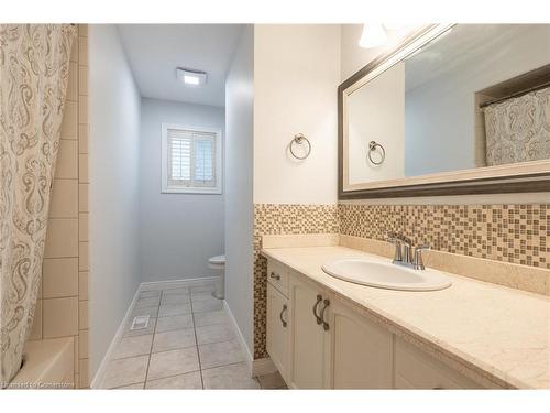 146 Kitty Murray Lane, Ancaster, ON - Indoor Photo Showing Bathroom