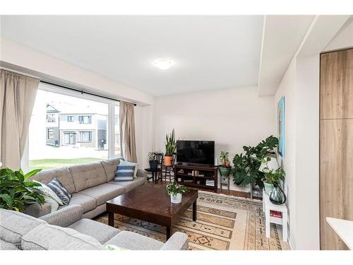 112 Fairey Crescent, Hamilton, ON - Indoor Photo Showing Living Room