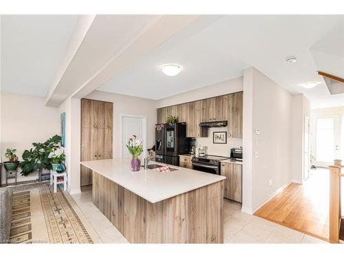 112 Fairey Crescent, Hamilton, ON - Indoor Photo Showing Kitchen