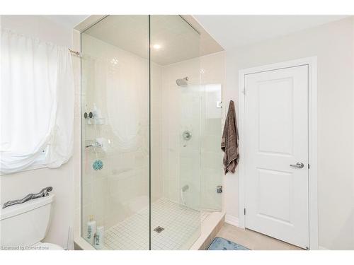 112 Fairey Crescent, Hamilton, ON - Indoor Photo Showing Bathroom