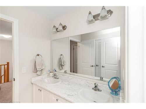 112 Fairey Crescent, Hamilton, ON - Indoor Photo Showing Bathroom