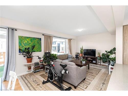 112 Fairey Crescent, Hamilton, ON - Indoor Photo Showing Living Room