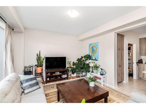 112 Fairey Crescent, Hamilton, ON - Indoor Photo Showing Living Room