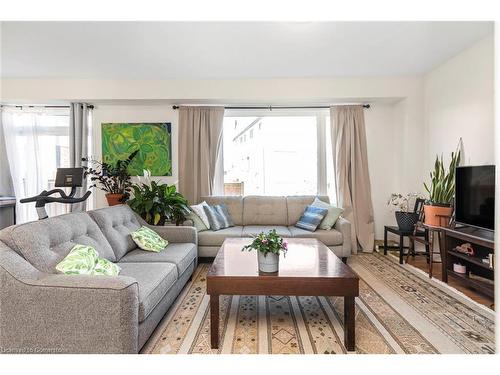 112 Fairey Crescent, Hamilton, ON - Indoor Photo Showing Living Room