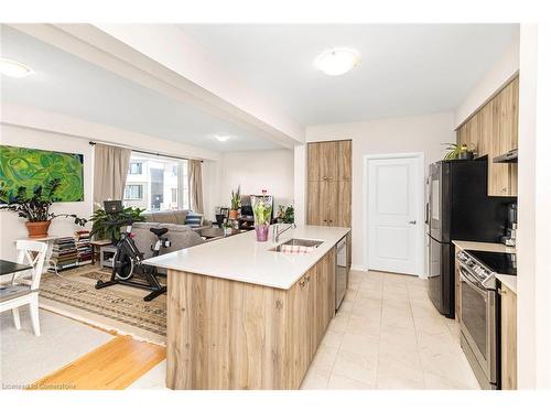 112 Fairey Crescent, Hamilton, ON - Indoor Photo Showing Kitchen