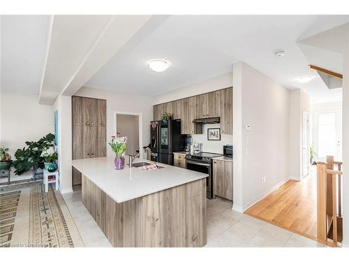 112 Fairey Crescent, Hamilton, ON - Indoor Photo Showing Kitchen