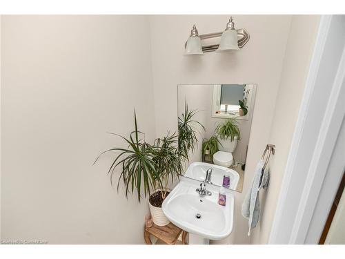 112 Fairey Crescent, Hamilton, ON - Indoor Photo Showing Bathroom