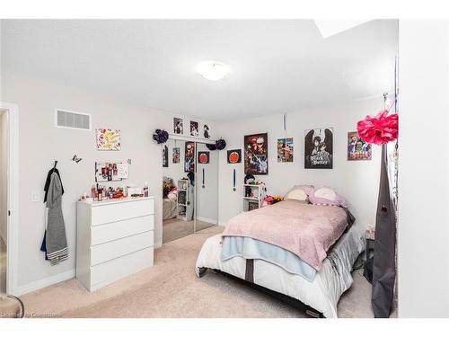 112 Fairey Crescent, Hamilton, ON - Indoor Photo Showing Bedroom