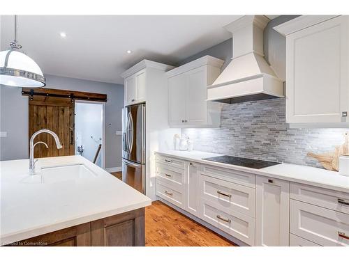 175 Oakhill Place, Ancaster, ON - Indoor Photo Showing Kitchen With Upgraded Kitchen