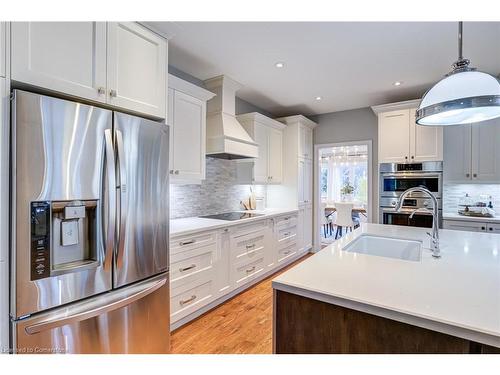 175 Oakhill Place, Ancaster, ON - Indoor Photo Showing Kitchen With Upgraded Kitchen