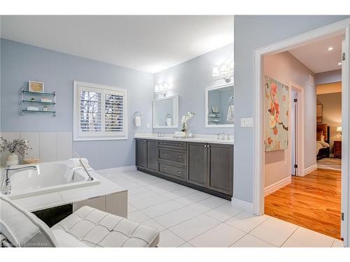 175 Oakhill Place, Ancaster, ON - Indoor Photo Showing Bathroom