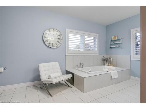 175 Oakhill Place, Ancaster, ON - Indoor Photo Showing Bathroom