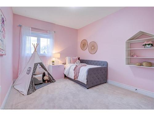 175 Oakhill Place, Ancaster, ON - Indoor Photo Showing Bedroom