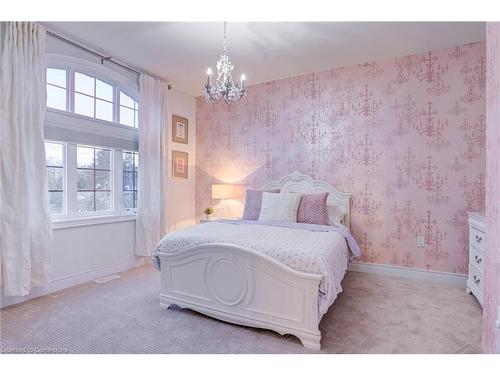 175 Oakhill Place, Ancaster, ON - Indoor Photo Showing Bedroom