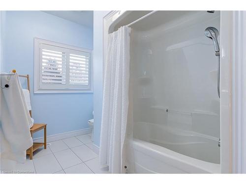 175 Oakhill Place, Ancaster, ON - Indoor Photo Showing Bathroom