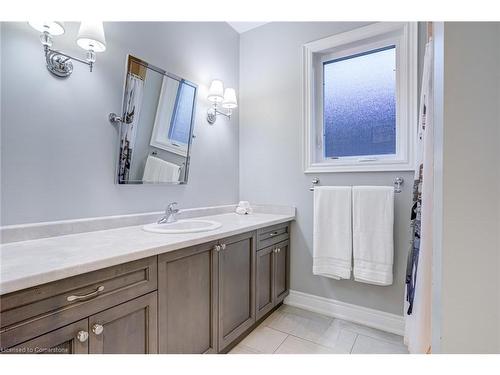 175 Oakhill Place, Ancaster, ON - Indoor Photo Showing Bathroom