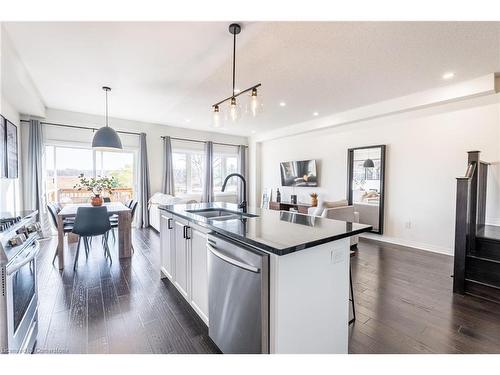 4163 Cherry Heights Boulevard, Lincoln, ON - Indoor Photo Showing Kitchen With Double Sink With Upgraded Kitchen