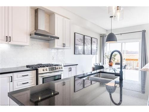 4163 Cherry Heights Boulevard, Lincoln, ON - Indoor Photo Showing Kitchen With Upgraded Kitchen