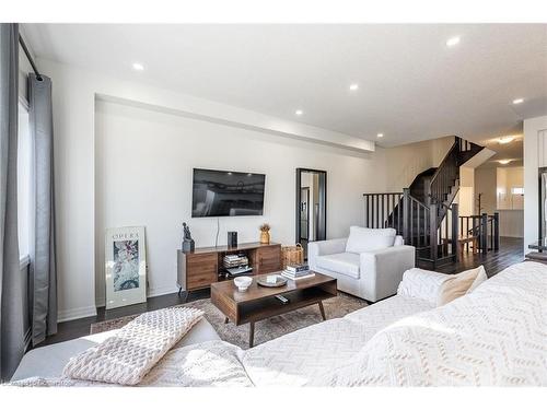 4163 Cherry Heights Boulevard, Lincoln, ON - Indoor Photo Showing Living Room