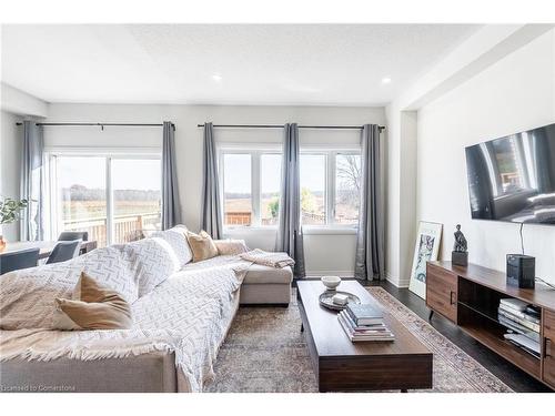 4163 Cherry Heights Boulevard, Lincoln, ON - Indoor Photo Showing Living Room