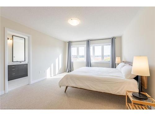 4163 Cherry Heights Boulevard, Lincoln, ON - Indoor Photo Showing Bedroom